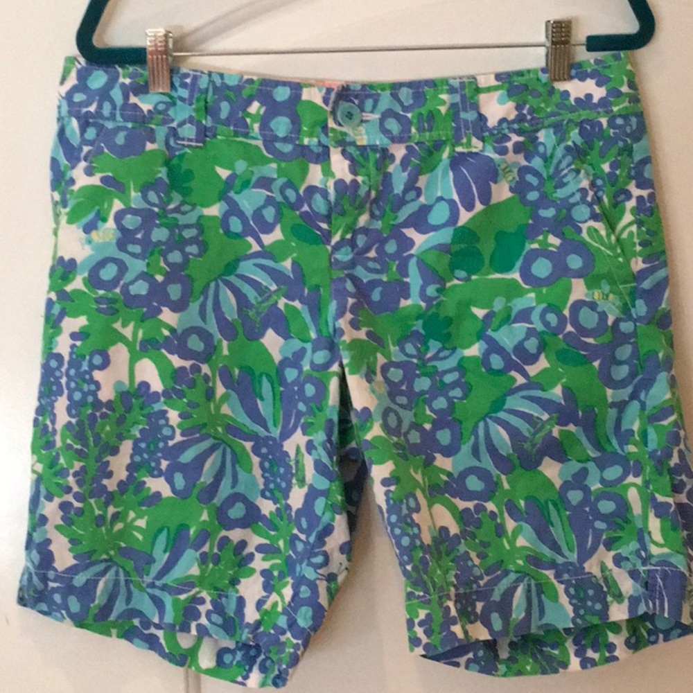 Beautiful Lily Pulitzer shorts size 12.